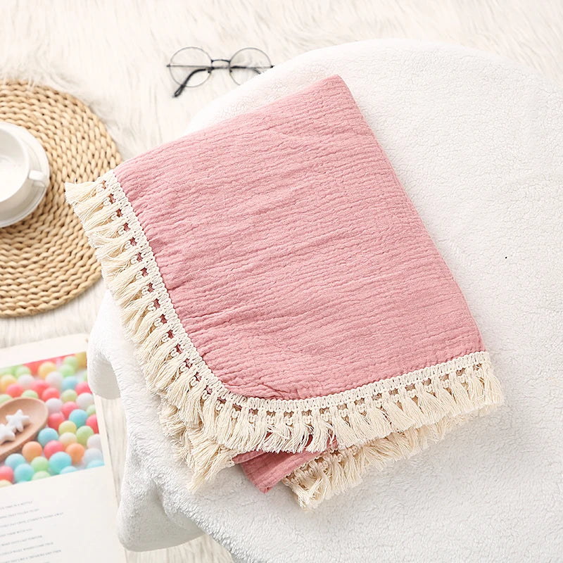 Couverture Gaze & Pompons – Douceur Coton pour Nouveau-né