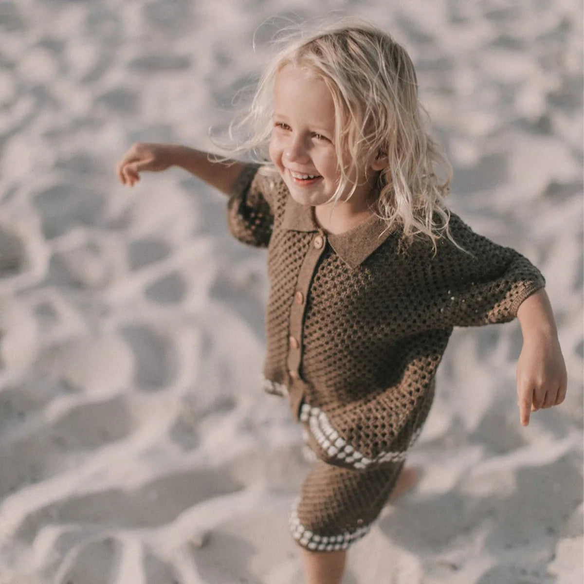 Petit Ensemble Tricoté Plage Douce – Haut et Short à Mailles Aérées