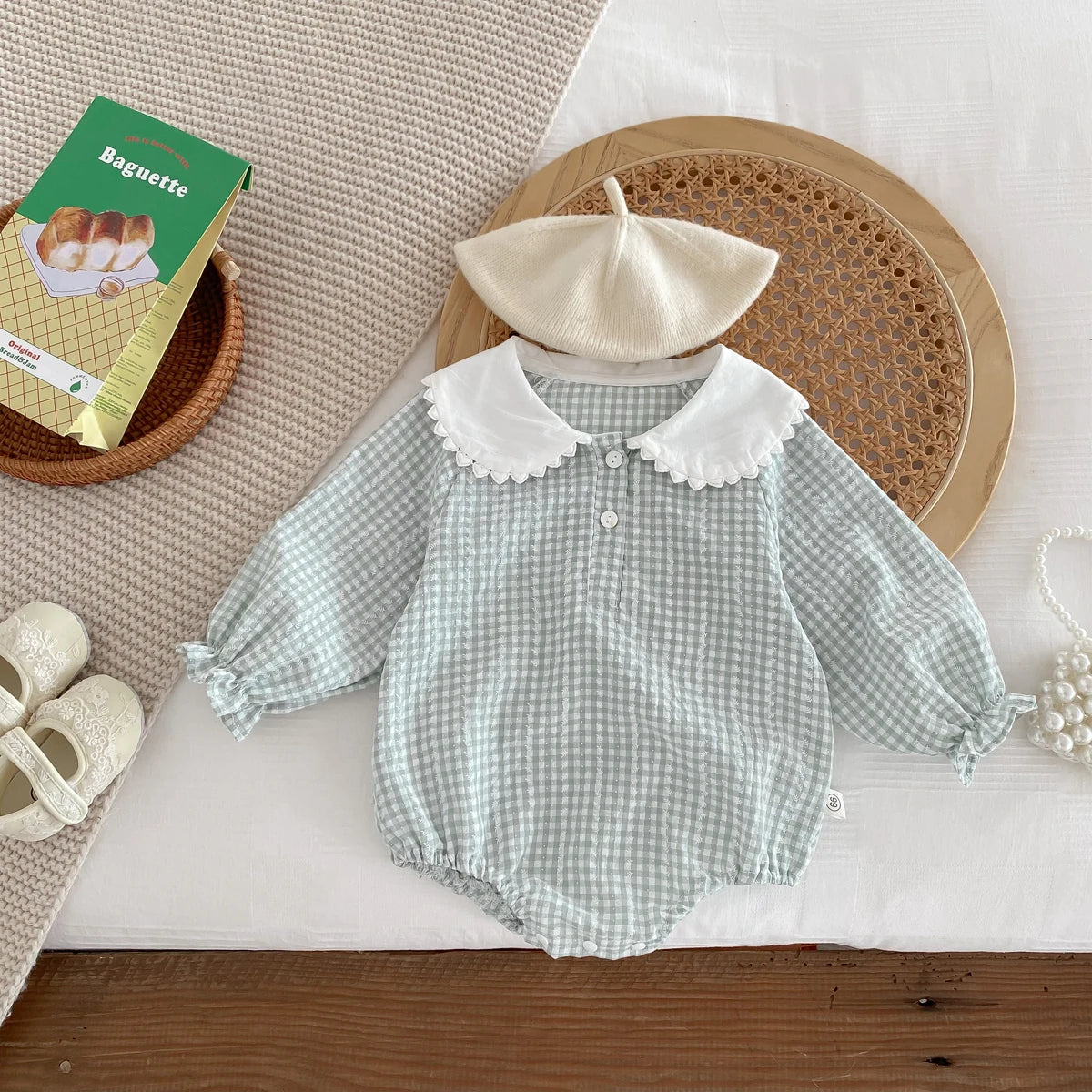 Barboteuse Bébé Chic à Col Claudine