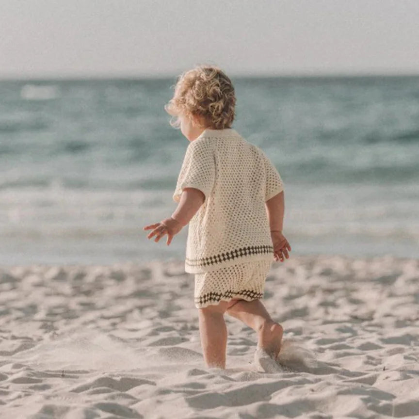 Petit Ensemble Tricoté Plage Douce – Haut et Short à Mailles Aérées