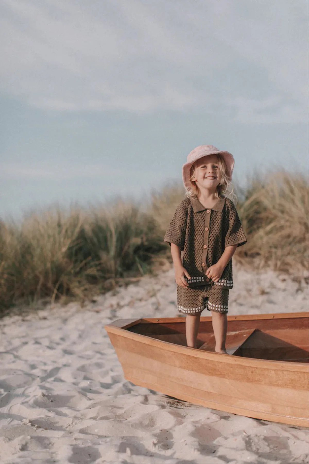 Petit Ensemble Tricoté Plage Douce – Haut et Short à Mailles Aérées