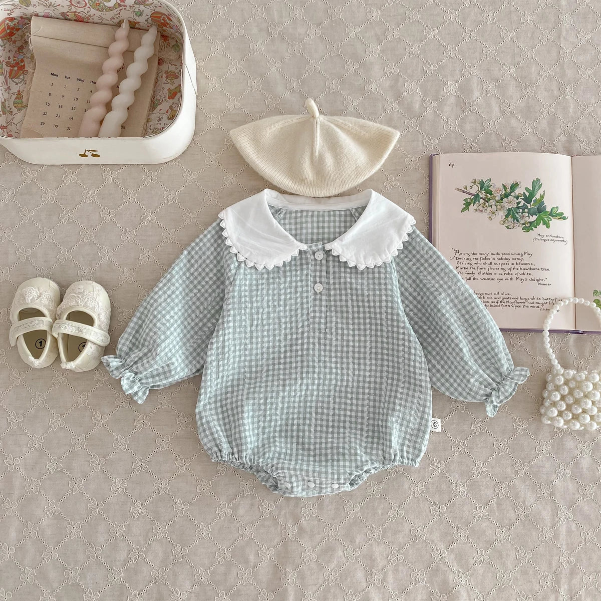 Barboteuse Bébé Chic à Col Claudine
