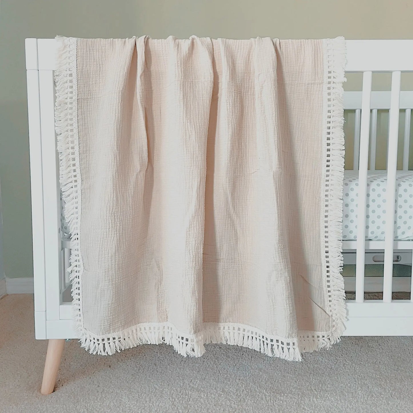 Couverture Gaze & Pompons – Douceur Coton pour Nouveau-né