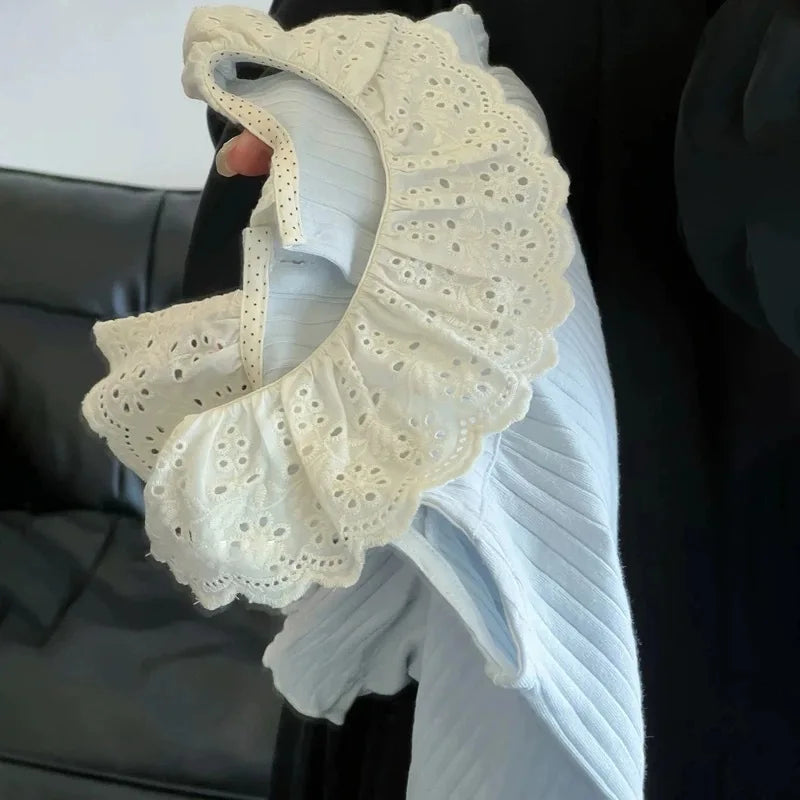 Barboteuse Nuage Bleu à col dentelle pour petites rêveuses