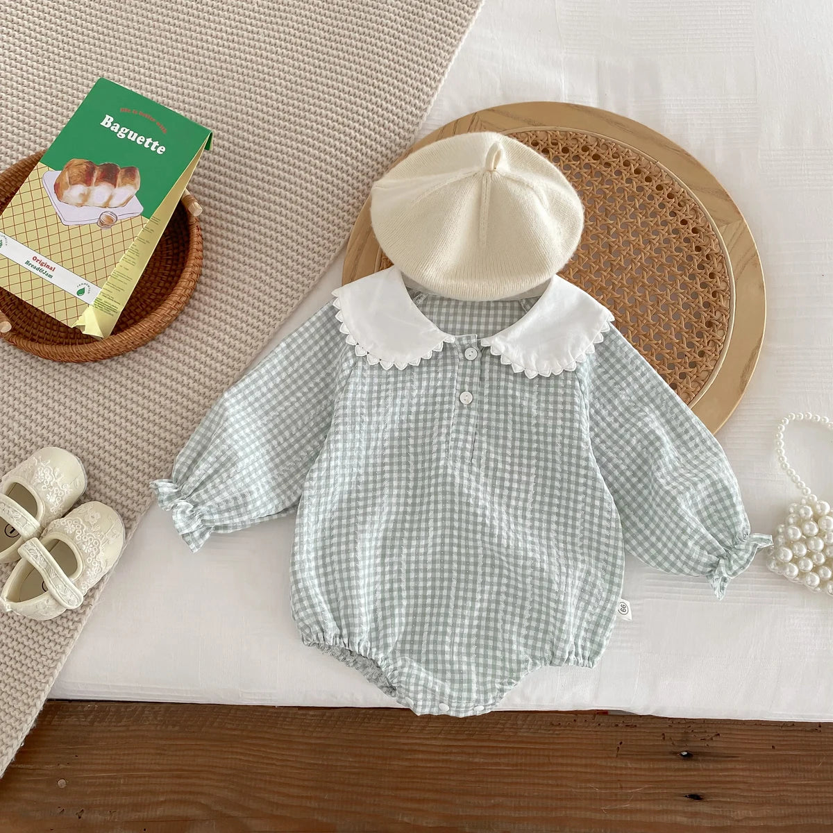 Barboteuse Bébé Chic à Col Claudine