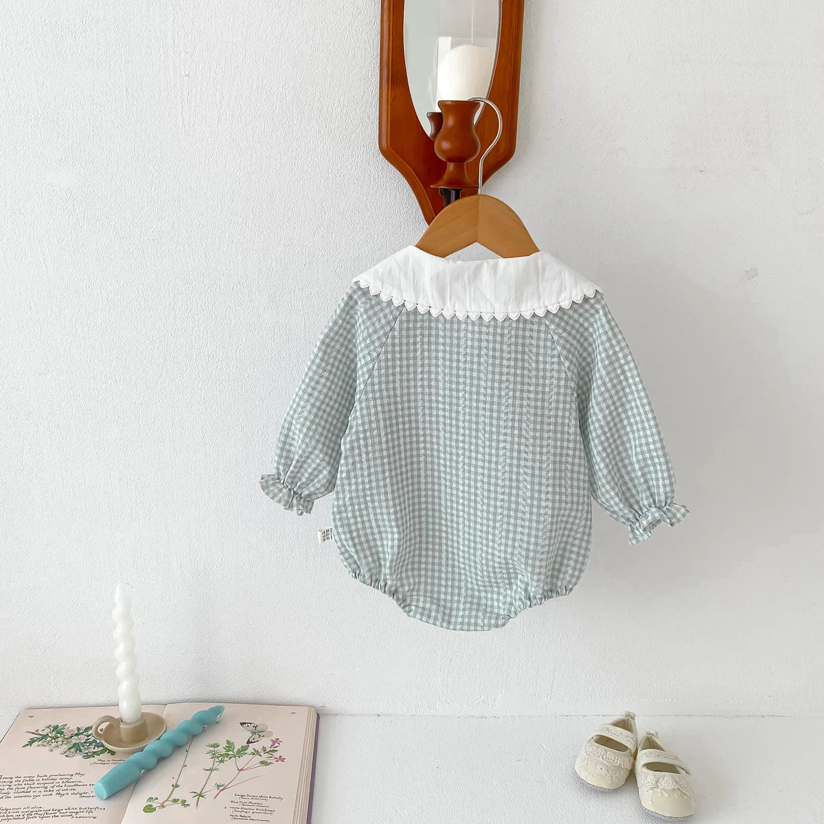 Barboteuse Bébé Chic à Col Claudine