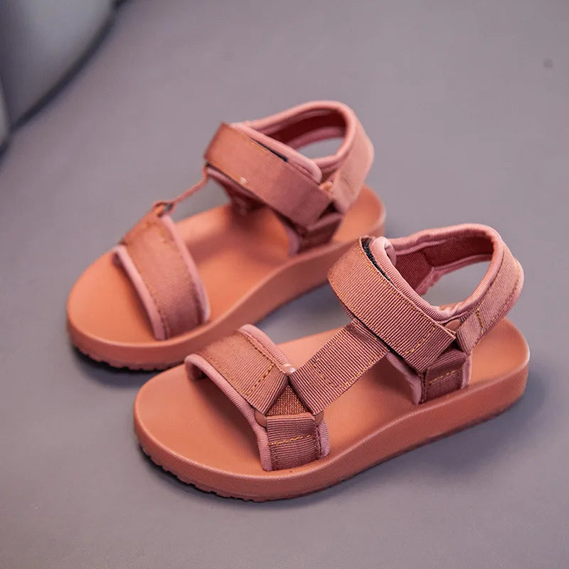 Les premières sandales de Loulou – légères & adorables