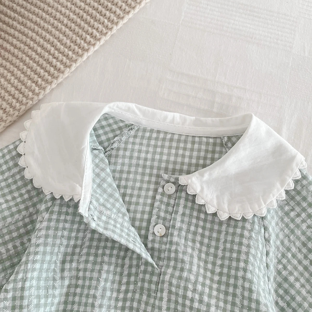 Barboteuse Bébé Chic à Col Claudine