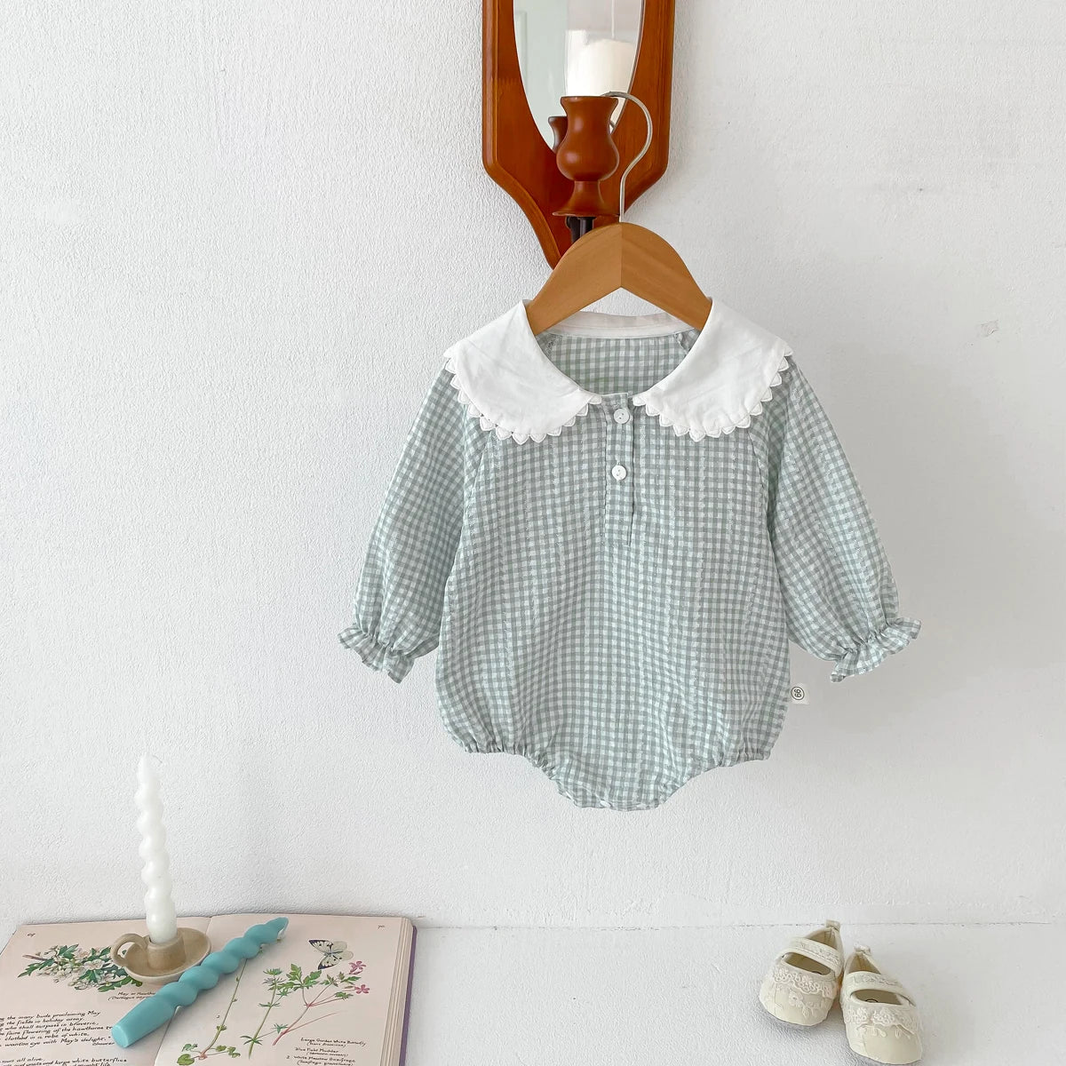 Barboteuse Bébé Chic à Col Claudine